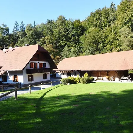 Domacija Seruga Countryside 4*